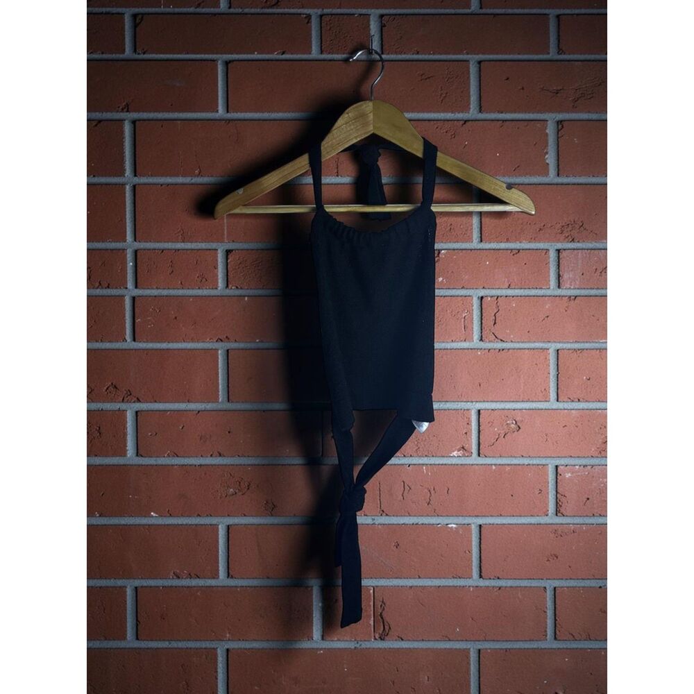 PrettyLittleThing Black Halter Tie Crop Top XS
